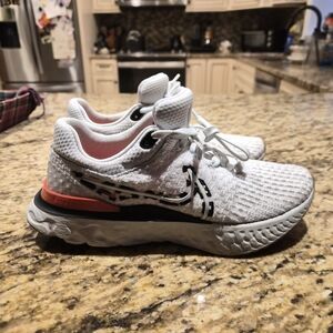 Nike Womens React Infinity Road Running Shoes, Platinum Tint, Leopard, Size 8